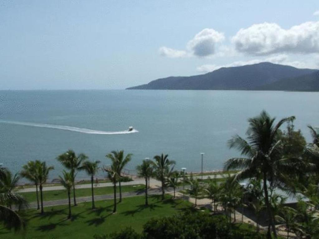 Coral Towers Holiday Suites Cairns Exterior foto