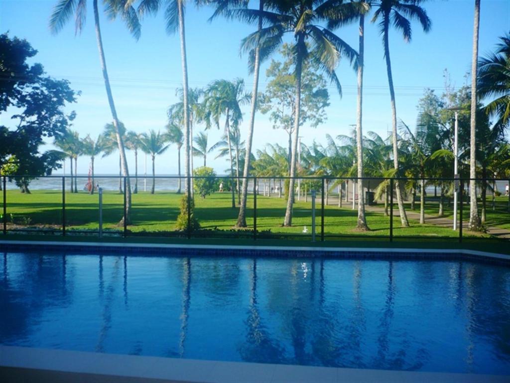 Coral Towers Holiday Suites Cairns Exterior foto